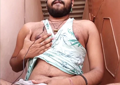 A Hot Bhabhi Has Working in Kitchen Has Grab by a Horny Man and Ismaatdeva Has Fully Feel That Orgasm