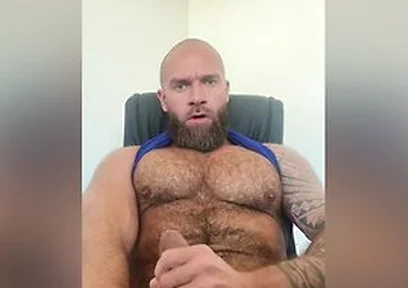 Big Muscle Bear Jerking And