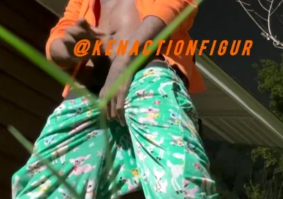 Kenactionfigur Busting a Big Ass Nut Outside the Trap House
