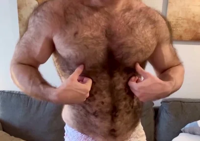 Some Dumb Puppy Pec Side Is Injured so Can’t Lift Heavy for Tricep or Chest