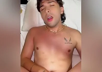 Estaba De Fiesta Y Fui Al Hotel Con Este Gordo Oso De Verga Gruesa Y Terminamos Follando Duro