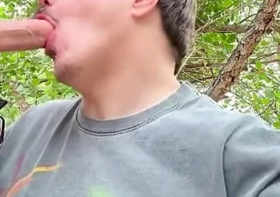 Quick Outdoor Blowjob