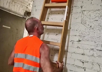 Very Hairy Builder