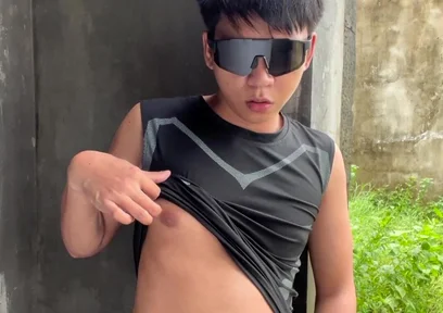 I Need Someone to Touch My Sexy Body