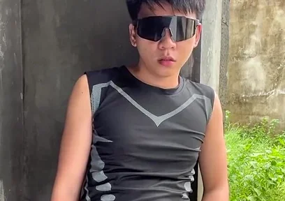 I Need Someone to Touch My Sexy Body