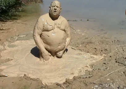 Mudbath in Creamy, Light Mud - Like Vanilla Pudding