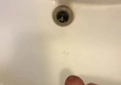 Stayed in a Houseshare for a Night and I Unloaded in the Sink
