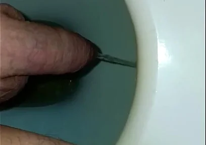 Pee in Toilett