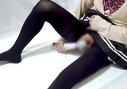 J制服 黒タイツ 電マを当てなからオtニーしたら大量射精女装オtニー 男の