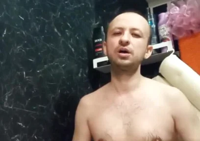 A Naked Man Jerks off His Big Dick in the Bathroom
