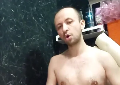 A Naked Man Jerks off His Big Dick in the Bathroom.