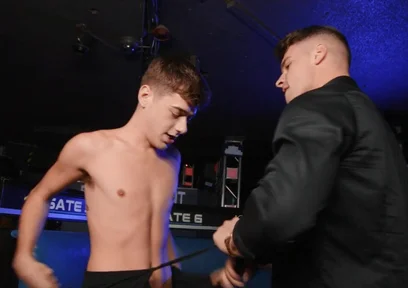 Men - the Bootyguard Gets Head From Cute Twink