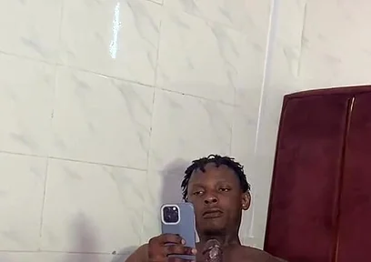 Two Street Thugs Had a First Sight Fuck Behind the Scenes