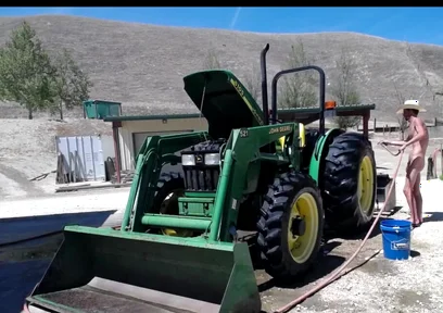 Tractor Chaturbate Show