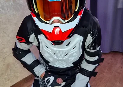 I Put on My Boyfriend's Mxgear, Cum Twice