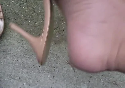 Cumming on Feet Outside