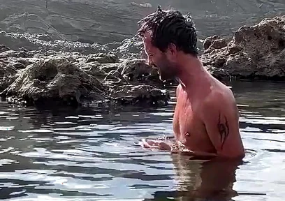 Natural Naked Bath Tim Blesh
