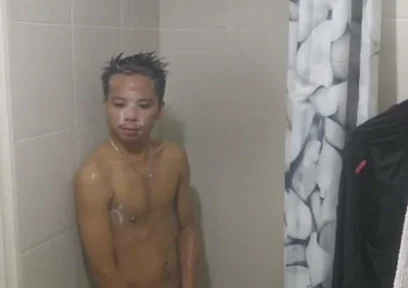 Pinoy Twink Get Hard Under the Shower