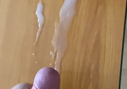 A Big Cumshot with a 15cm Cock Would Flood Your Mouth
