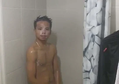 Pinoy Twink Get Hard Under the Shower