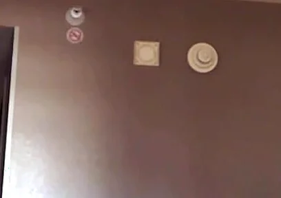 Kennie Jai Gets Massaged From Coach