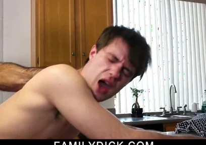 Maxx Monroe And Bishop Angus In Muscled Bear Stepdaddy Having A Morning Quickie With Stepson