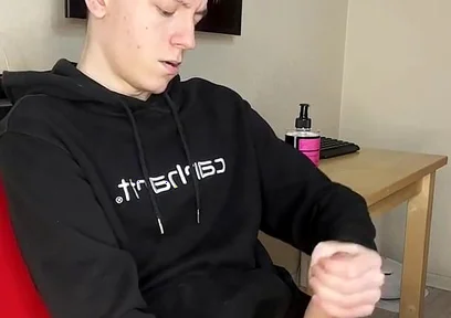 18 and Horny: Twink's Sticky Load Explosion