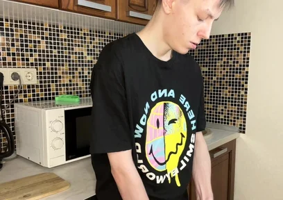 Young Twink's Gushing Cum Delight