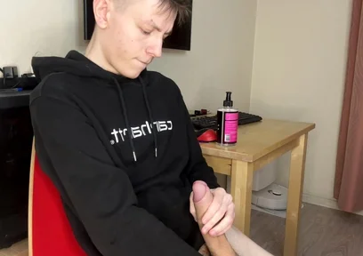 18 and Horny: Twink's Sticky Load Explosion