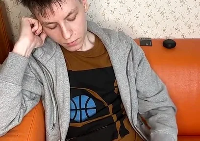 18-year-old's Creamy Dick Burst