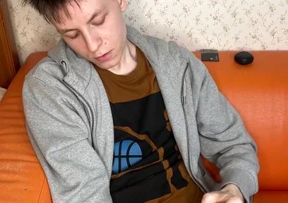 18-year-old's Creamy Dick Burst