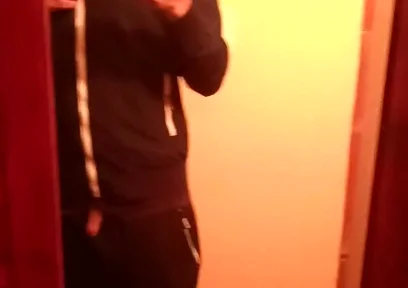 Dressed in Front of the Mirror, I Play and Show off