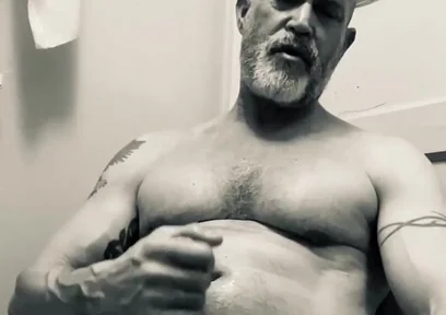 Hot B&w Bathroom Bate.