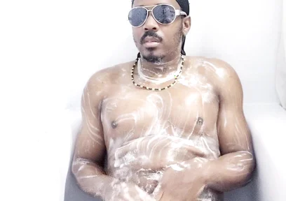 I Take a Shower (no Clothes) (2025)