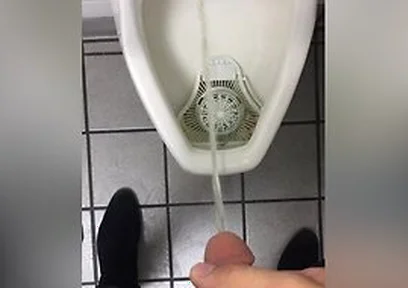 Big Bi Dick Pissing (hard & Soft)