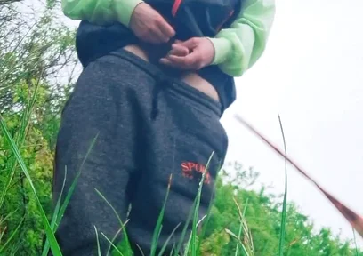 Masturbate at Public