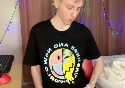 Quick Dorm Jerk Makes 23cm Cock Squirt Everywhere