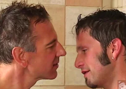 Stepdaddy Hunt: 4 Shower Buddies