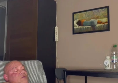 Bodybuilder Jerk off Home