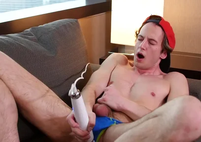 Pulsating Passion From A Toys Touch - Tristan Hunter And Luke C Taylor